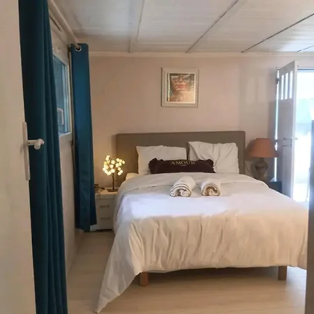 Maison Du Bonheur Pensión *